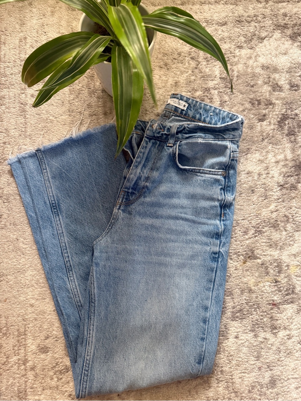 Zara Jeans | High Rise Raw Hem Straight